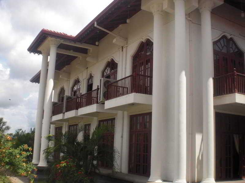 Hotel Yapahuwa Paradise Exterior photo