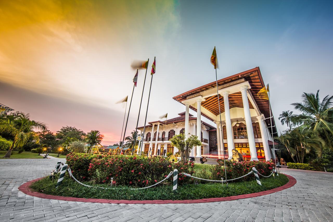 Hotel Yapahuwa Paradise Exterior photo